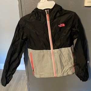 Girls North Face hooded windbreaker size 7/8
